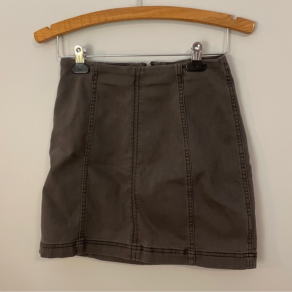 Free People Light Grey Washed / Faded Black Modern Femme Denim Skirt Size 4 - Picture 4 of 13